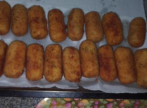 Una foto de Croquetas de arroz con paleta y queso