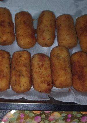 Una foto de Croquetas de arroz con paleta y queso