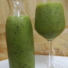 A picture of Kiwi mint lemonade.