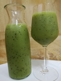 A picture of Kiwi mint lemonade.
