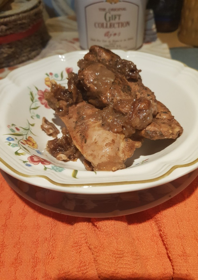 Una foto de Pollo en salsa nogada