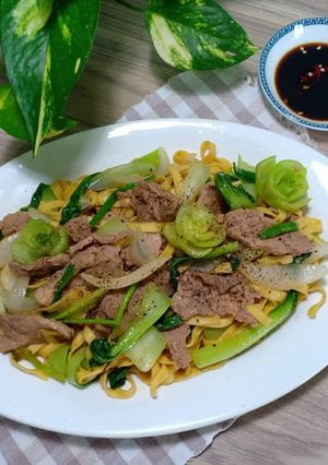 Hình của món Mì trứng xào thịt bò.
