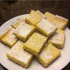 A picture of Lemon Bars.