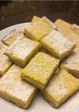 A picture of Lemon Bars.