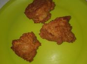 Una foto de palomitas de pollo