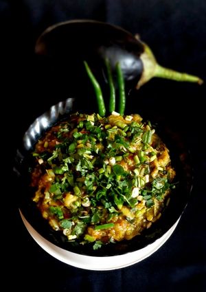 ગ્રીન ઓળો (Green Oro Recipe In Gujarati) રેસીપી મુખ્ય ફોટો