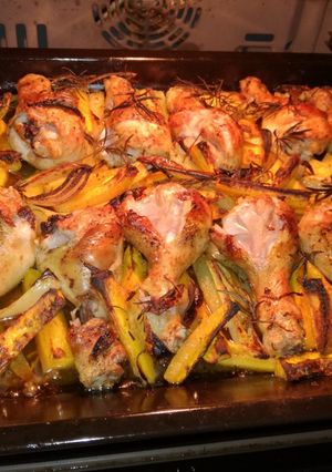 Grillezett csirkecomb zöldség ágyon recept fotója