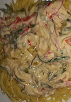 Una foto de Salsa de verduras y queso🤤🧀vegetariana