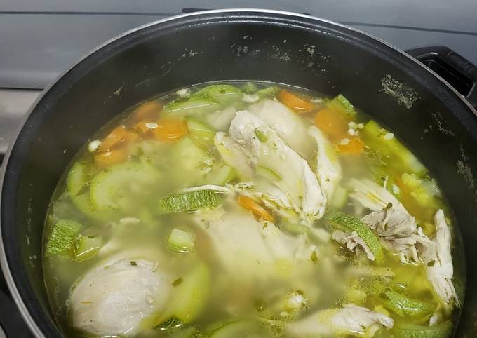 Caldo de pollo Receta de Segu Rohdes- Cookpad