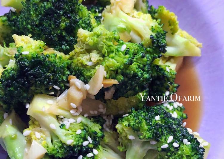 Langkah Mudah untuk Menyiapkan Tumis Brokoli Bawang Putih Lezat