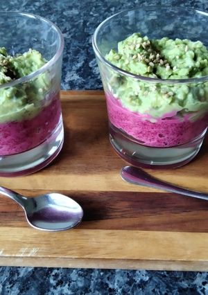 Une photo de Verrine betterave rouge avocat