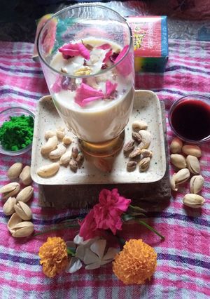 হোলি স্পেশাল সরবত ঠান্ডাই রেসিপির প্রধান ছবি
