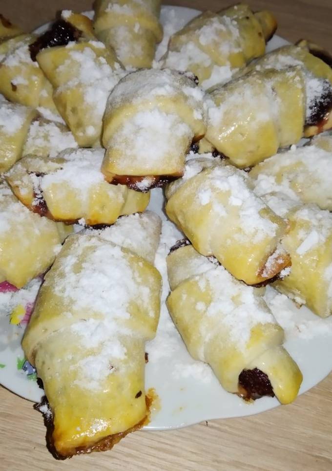 Рогалики з полуничним варенням
