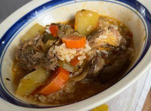 Una foto de Fricasé de pollo del país P.R. Chef Díaz