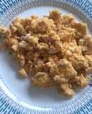 Huevo revuelto con salsa de pasta roja