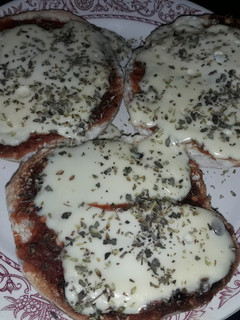 Una foto de Pizzetas en pan de hamburguesa
