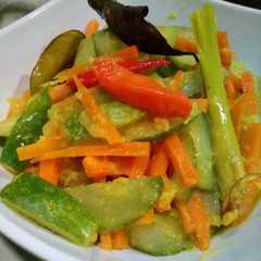 Acar timun + wortel রেসিপির প্রধান ছবি