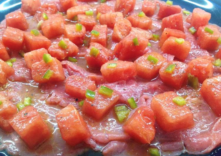 Carpaccio di manzo con anguria al peperoncino