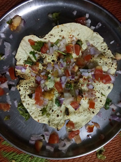 મસાલા પાપડ (Masala Papad Recipe In Gujarati) રેસીપી મુખ્ય ફોટો