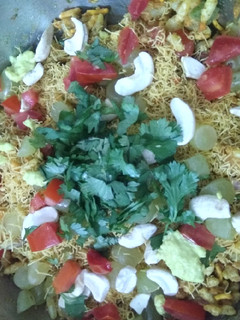 ભેળ (Bhel Recipe In Gujarati) રેસીપી મુખ્ય ફોટો