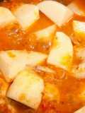 Pollo entomatado con papas