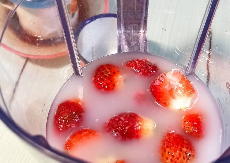 Cara Gampang Menyiapkan Jus strawberry Anti Gagal