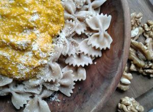 Una foto de Pasta Integral con Pesto de Zanahoria