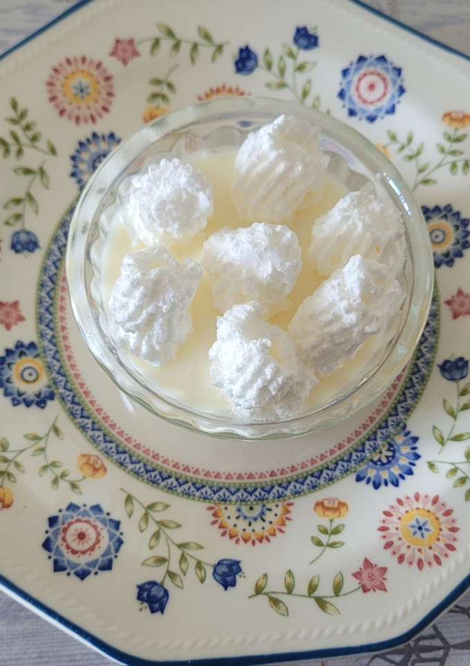 Una foto de Crema de limón con merengue Italiano En Thermomix