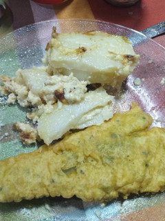 Una foto de Merluza a la marinera con papas a la crema