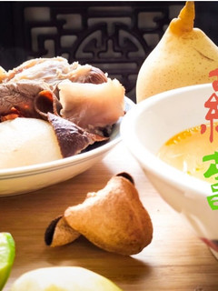 湯水篇|青紅蘿蔔雪梨牛展湯 潤肺 潤喉 家常靚湯 (附影片) 的食譜成品照片