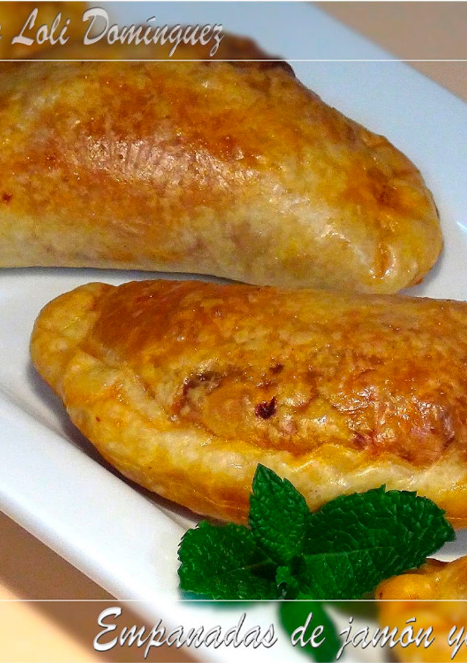 Una foto de Empanadas de jamón york y queso