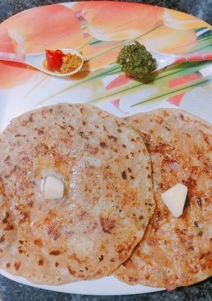 A picture of Aloo paratha.