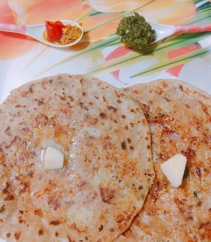 A picture of Aloo paratha.