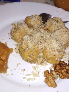 Mazsolás édesburgonya gombóc dióval (mentesen) recept fotója
