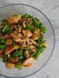 Tumis jamur, bunga bawang, bakso saus tiram