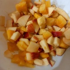 A picture of Apple and mango chat 🍎🥭🍏🍎🥭.