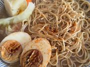 Una foto de sopas japonesas