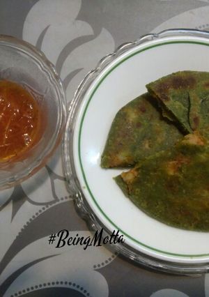A picture of Spinach-Potato Stuffed Paratha.