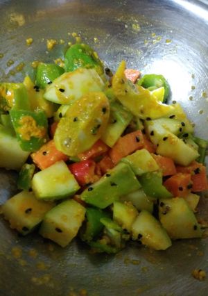 A picture of Mix Spicy-Tangy Pickle.