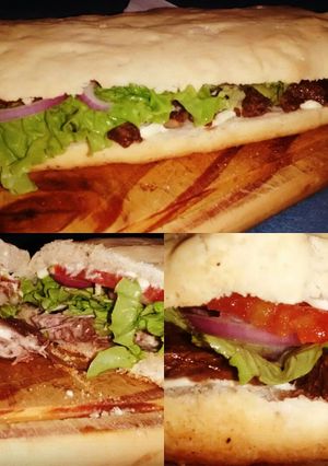 Una foto de Sándwich ciabatta con entraña en marinada corta- gluten free - Sin TACC