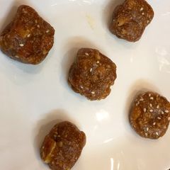 A picture of Gur bars.