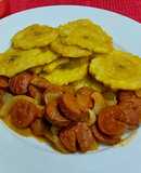 Chorizos Guisado con Patacones
