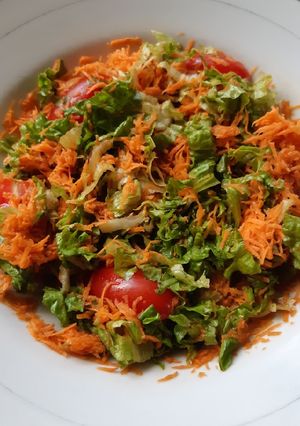 Una foto de Ensalada para la mesa de año nuevo