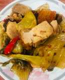 Heo quay xào cải chua