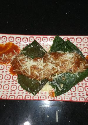 Una foto de Crepes de espinaca rellenos de jamón y queso