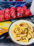 Fusilli con pollo e pomodori secchi