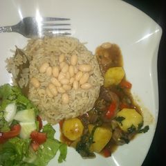 A picture of Cinnamon rice with potato and liver sauce.