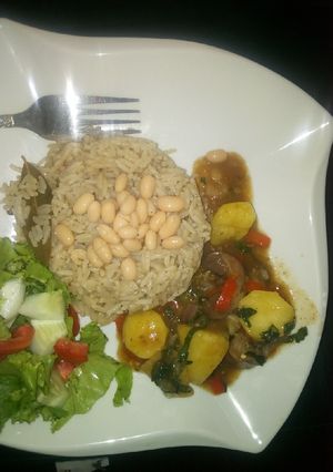 A picture of Cinnamon rice with potato and liver sauce.