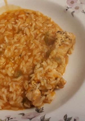 Una foto de Guiso de arroz con pollo