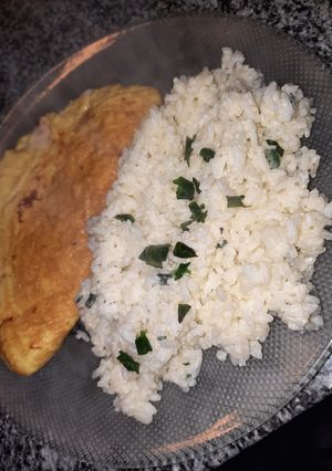 Una foto de Arroz con manteca de ajo y queso crema